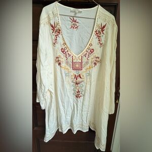 NWOT Solitaire Women’s Plus Embroidered Cream Tunic Top